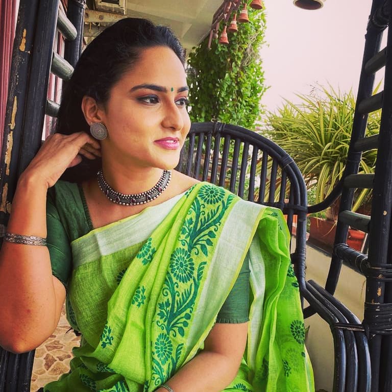 Zee Telugu Tv Anchor Kasi Annapurna In Green Saree Blouse